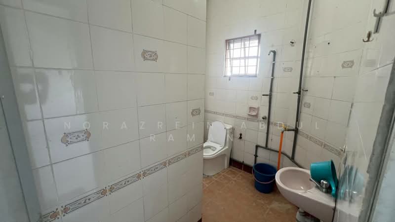Rumah Teres 2 Tingkat untuk Disewa di Seksyen 7 (Shah Alam) - Norazrein Abdul Raman - Bathroom - PropertyGuru.com.my