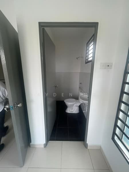 Rumah Teres 2 Tingkat untuk Dijual di Taman Scientex Senai (Senai) - Jayden Ng - Bathroom - PropertyGuru.com.my