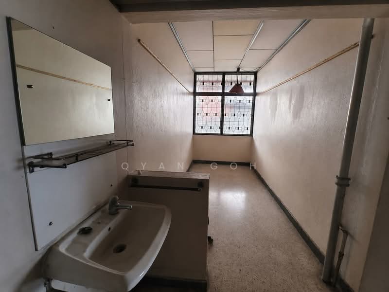 Semi-Detached House for Sale in Island Park (Jelutong) - Qyan Goh - Bathroom - PropertyGuru.com.my