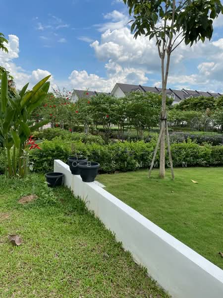 2-storey Terraced House for Rent in Dengkil (Selangor) - Jacob Simmon - Garden - PropertyGuru.com.my
