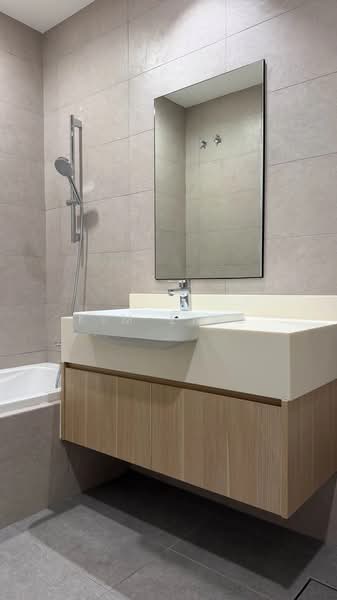 Kondominium untuk Disewa di Bangsar Hill Park - Kim Ling - Master Bathroom - PropertyGuru.com.my