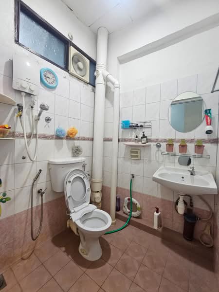 Apartment for Sale at Desa Permai Indah Apartment - Han Ker - Bathroom - PropertyGuru.com.my
