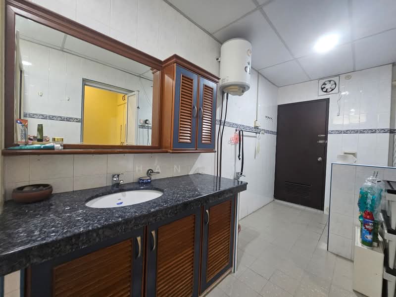 Apartment for Sale at Desa Permai Indah Apartment - Han Ker - Bathroom - PropertyGuru.com.my