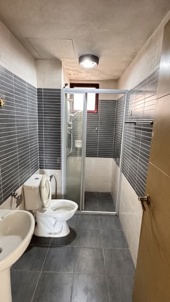 Kondominium untuk Dijual di Savanna Condominium - Yen Lim - Bathroom - PropertyGuru.com.my