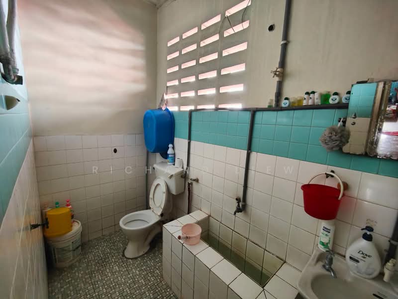 2-storey Terraced House for Sale in Sea Park (Petaling Jaya) - Richard Liew - Bathroom - PropertyGuru.com.my