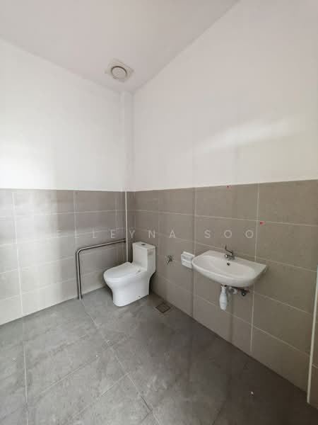 Kilang untuk Dijual di Eco Business Park 1 (Johor Bahru) - Elleyna Soo - Bathroom - PropertyGuru.com.my
