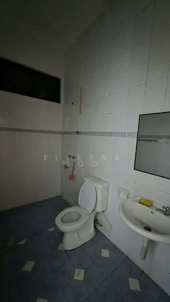 Rumah Teres 2 Tingkat untuk Disewa di Taman Dato' Chellam (Ulu Tiram) - Elleyna Soo - Bathroom - PropertyGuru.com.my