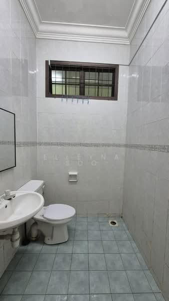 Rumah Teres 2 Tingkat untuk Disewa di Taman Dato' Chellam (Ulu Tiram) - Elleyna Soo - Bathroom - PropertyGuru.com.my