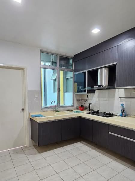 Apartment for Rent at Bayu Puteri 3 - Kelly Lim - Kitchen - PropertyGuru.com.my