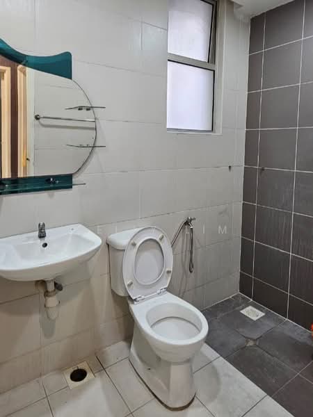 Apartment for Rent at Bayu Puteri 3 - Kelly Lim - Bathroom - PropertyGuru.com.my