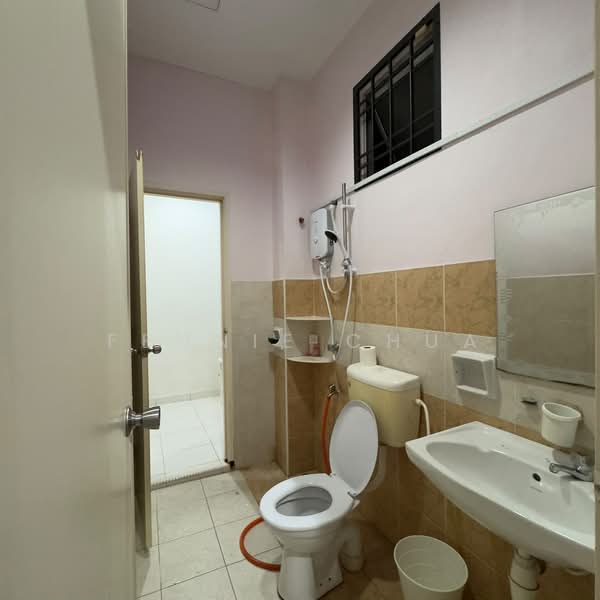 2-storey Terraced House for Rent in Johor Bahru (Johor) - Fennie Chua - Bathroom - PropertyGuru.com.my