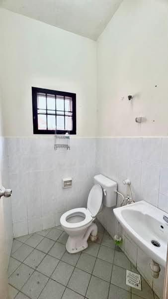 2-storey Terraced House for Sale in Taman Pulai Indah (Johor Bahru) - Jacob Chua - Bathroom - PropertyGuru.com.my