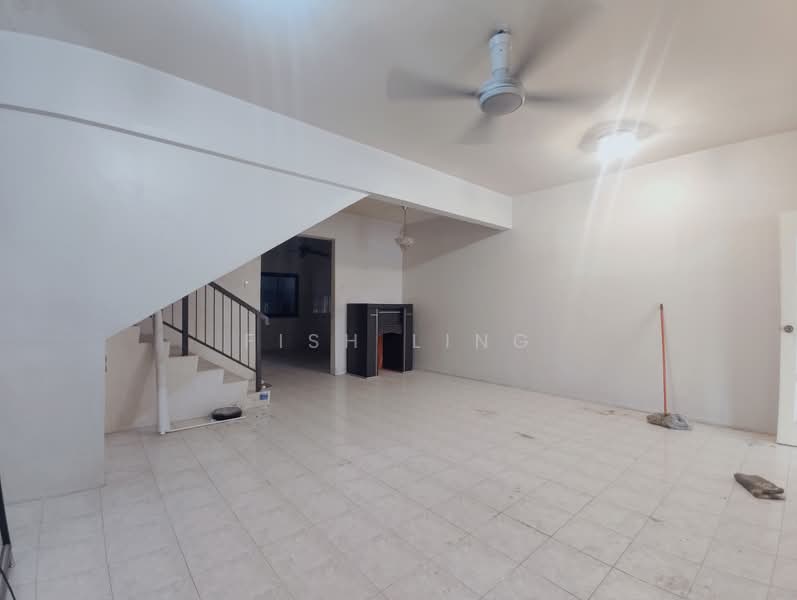 Rumah Teres 2 Tingkat untuk Dijual di Taman Idaman (Simpang Ampat) - Fish Ling - Living Room - PropertyGuru.com.my
