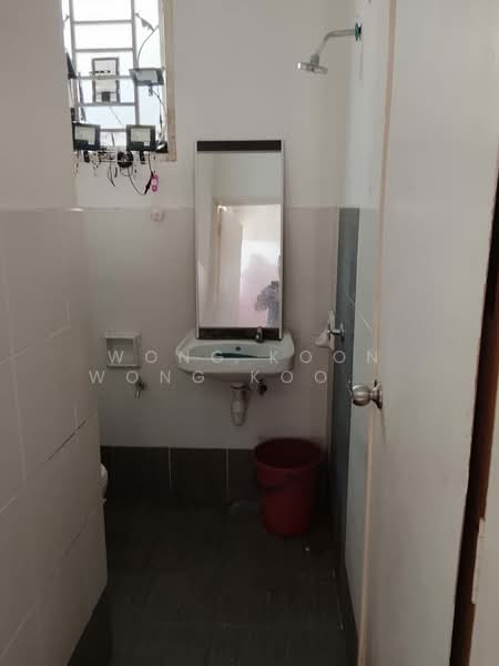 2-storey Terraced House for Sale in Bandar Tasik Kesuma (Beranang) - Wong Koon Wong Koon Weng - Bathroom - PropertyGuru.com.my
