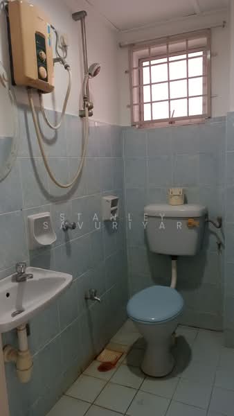 Pangsapuri untuk Dijual di Anggerik Villa 2 - Stanley Savuriyar - Bathroom - PropertyGuru.com.my