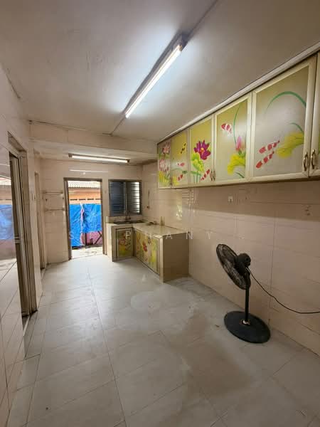 2-storey Terraced House for Sale in Taman Desa Cemerlang (Ulu Tiram) - Stephany . - Kitchen - PropertyGuru.com.my