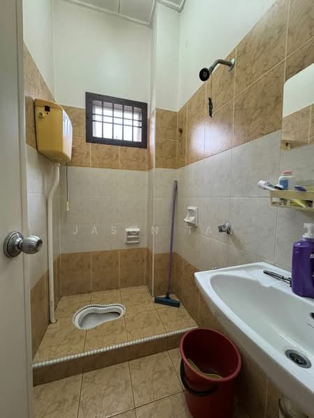 Rumah Teres 1 Tingkat untuk Dijual di Taman Setia Indah (Tebrau) - Jason Tan - Bathroom - PropertyGuru.com.my