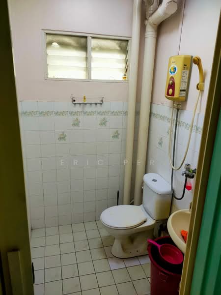 Pangsapuri untuk Disewa di Sri Intan 1 - Eric Per - Bathroom - PropertyGuru.com.my