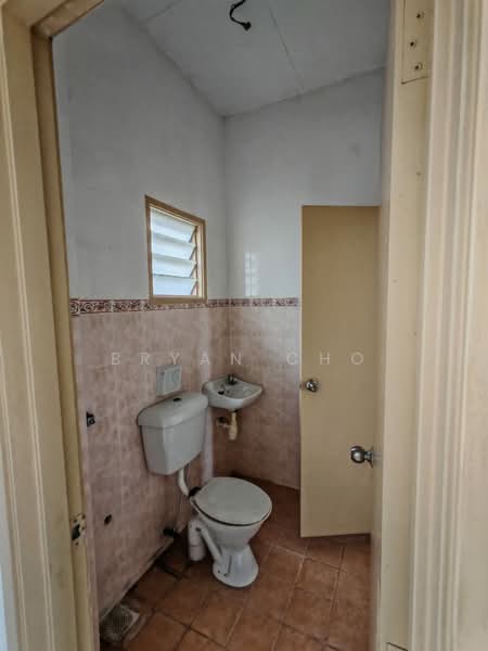 2.5-storey Terraced House for Sale in Taman Puncak Jalil (Seri Kembangan) - Bryan Cho - Bathroom - PropertyGuru.com.my
