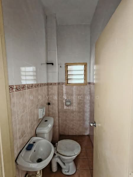 2.5-storey Terraced House for Sale in Taman Puncak Jalil (Seri Kembangan) - Bryan Cho - Bathroom - PropertyGuru.com.my