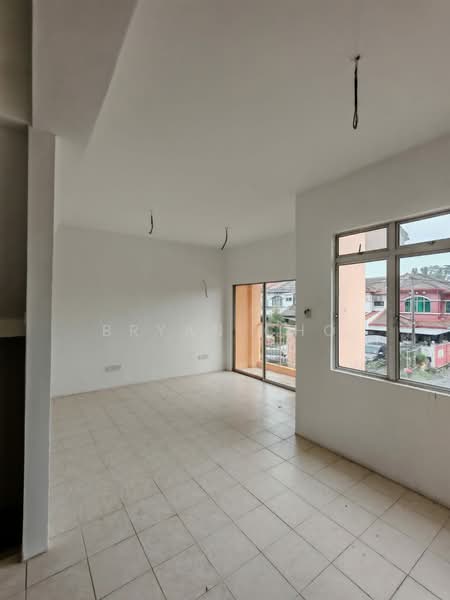 2.5-storey Terraced House for Sale in Taman Puncak Jalil (Seri Kembangan) - Bryan Cho - Living Room - PropertyGuru.com.my