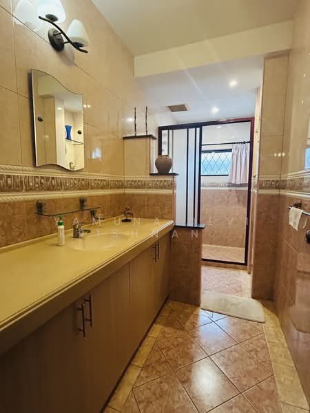 Semi-Detached House for Sale in SS14 (Subang Jaya) - Yamuna Devi Krishnan Kutty - Downstairs bathroom - PropertyGuru.com.my