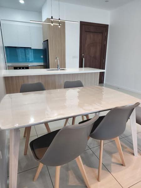 Kondominium untuk Disewa di Queens Residences Q1 @ Queens Waterfront - Wei Chin Ooi - Dining Area - PropertyGuru.com.my