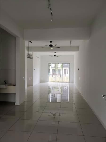 Rumah Teres untuk Disewa di Bandar Tropicana Aman (Telok Panglima Garang) - Adib Yusuf - Living Room - PropertyGuru.com.my