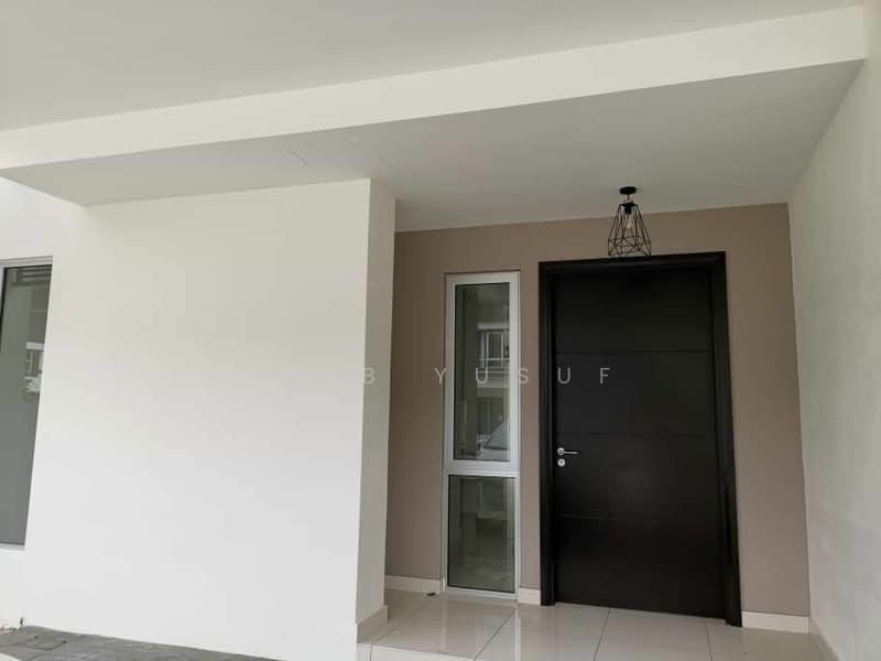 Rumah Teres untuk Disewa di Bandar Tropicana Aman (Telok Panglima Garang) - Adib Yusuf - Entrance - PropertyGuru.com.my