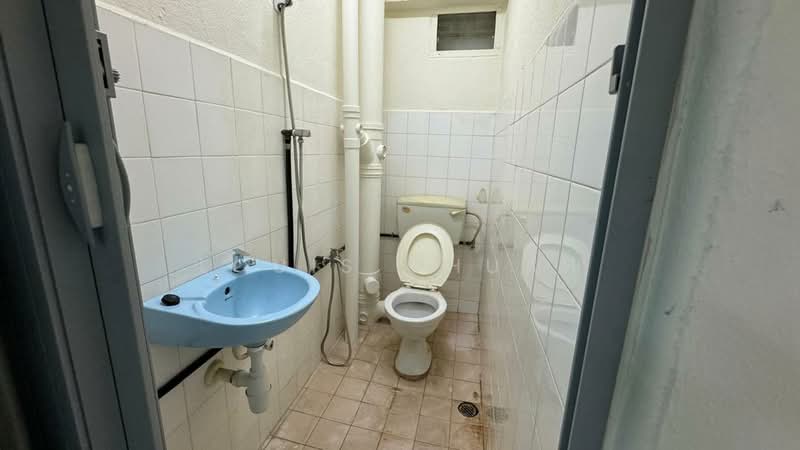 Pangsapuri untuk Disewa di Taman Seri Hijau - Louis Chuah - Bathroom - PropertyGuru.com.my