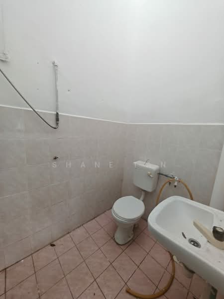 Rumah Teres untuk Dijual di Taman Arowana Indah (Rasah) - Shane Tan - Bathroom - PropertyGuru.com.my