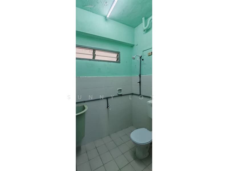 Rumah Flat untuk Disewa di Taman Jubilee Phase 4 - Sunny Lok - Bathroom - PropertyGuru.com.my