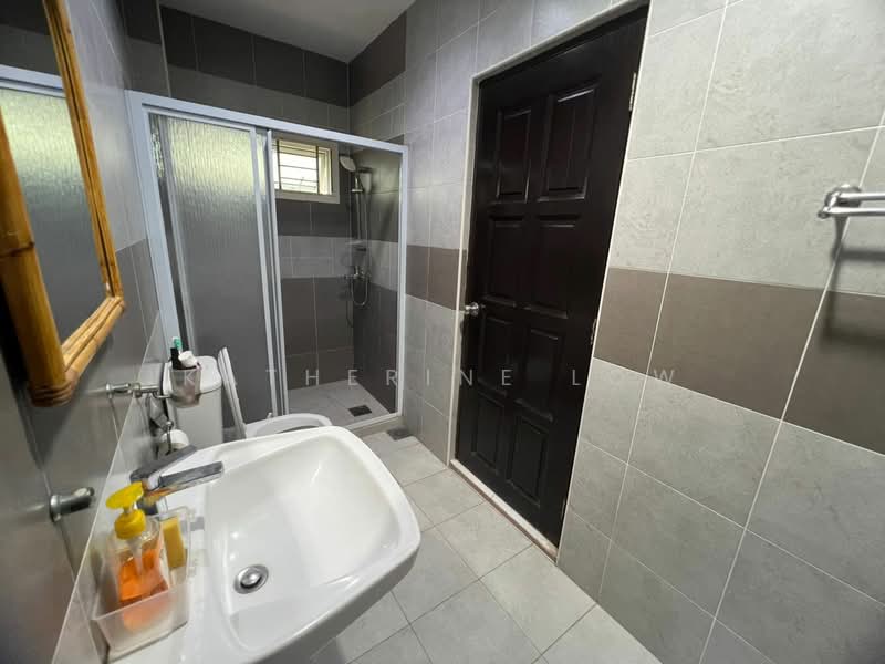 Banglo Komersial untuk Disewa di Taman Pelangi (Johor Bahru) - Katherine Low - Bathroom - PropertyGuru.com.my
