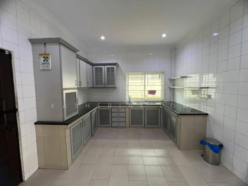 Banglo Komersial untuk Disewa di Taman Pelangi (Johor Bahru) - Katherine Low - Kitchen - PropertyGuru.com.my