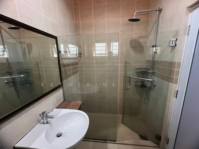 Banglo Komersial untuk Disewa di Taman Pelangi (Johor Bahru) - Katherine Low - Bathroom - PropertyGuru.com.my