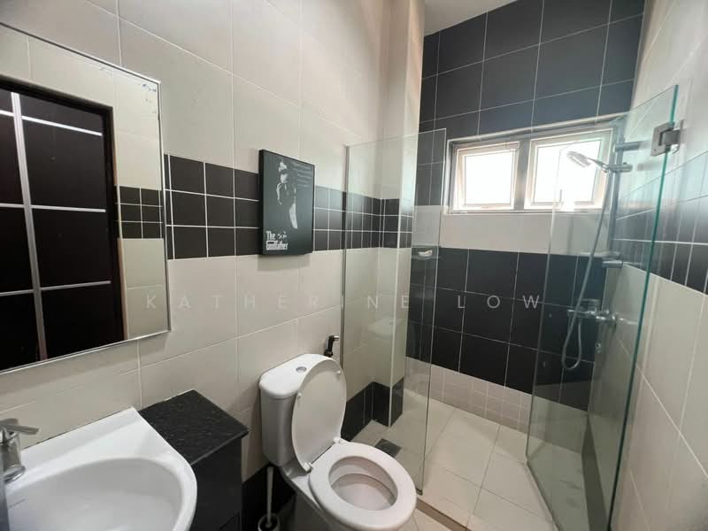 Banglo Komersial untuk Disewa di Taman Pelangi (Johor Bahru) - Katherine Low - Bathroom - PropertyGuru.com.my