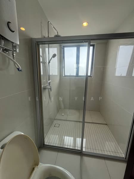Kondominium untuk Dijual di Royal Strand @ Country Garden Danga Bay - Ellen Yeap - Bathroom - PropertyGuru.com.my