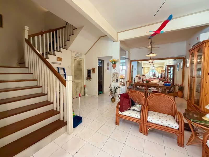 Rumah Teres untuk Dijual di Island Glades (Jelutong) - Bernard Chew - Living Room - PropertyGuru.com.my