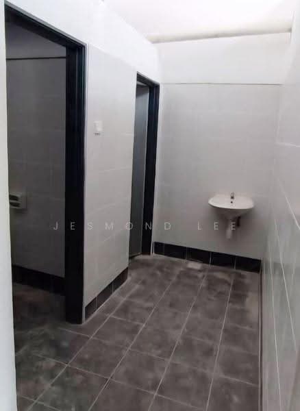 Terrace Factory for Rent in Taman Perindustrian Cemerlang (Ulu Tiram) - Jesmond Lee - Bathroom - PropertyGuru.com.my