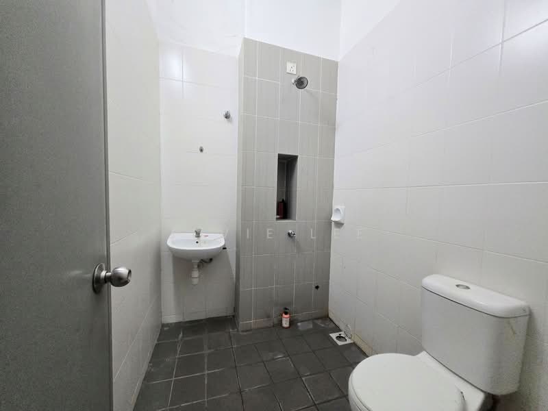 Rumah Teres 2 Tingkat untuk Dijual di Setia Ecohill (Semenyih) - Jovie Lee - Bathroom - PropertyGuru.com.my