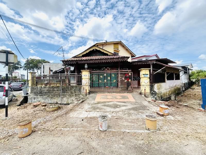 2-storey Terraced House for Sale in Taman Johor Jaya (Johor Bahru) - Fatin Izzaty - PropertyGuru.com.my