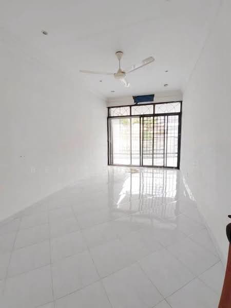2-storey Terraced House for Sale in Pantai Jerejak (Bayan Lepas) - Bernard Chew - Living Room - PropertyGuru.com.my