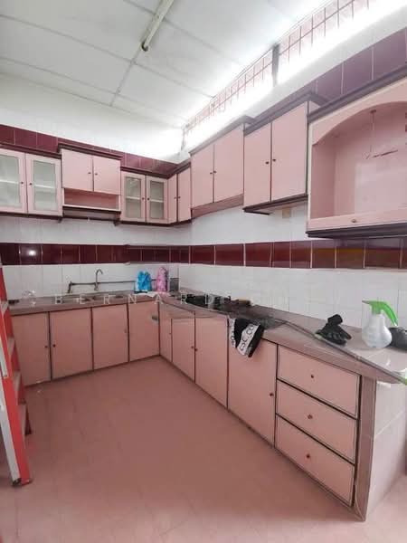 2-storey Terraced House for Sale in Pantai Jerejak (Bayan Lepas) - Bernard Chew - Kitchen - PropertyGuru.com.my