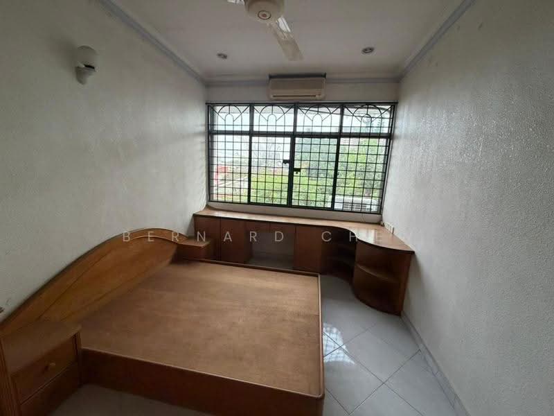 2-storey Terraced House for Sale in Pantai Jerejak (Bayan Lepas) - Bernard Chew - Bedroom - PropertyGuru.com.my
