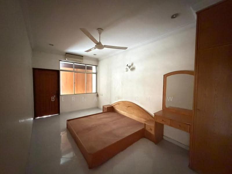 2-storey Terraced House for Sale in Pantai Jerejak (Bayan Lepas) - Bernard Chew - Bedroom - PropertyGuru.com.my