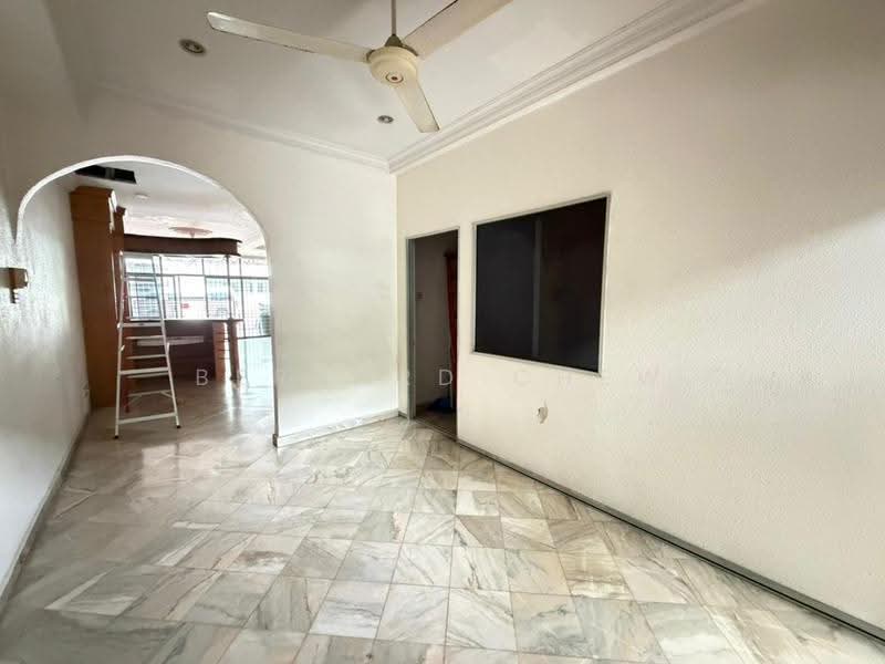 2-storey Terraced House for Sale in Pantai Jerejak (Bayan Lepas) - Bernard Chew - Living Room - PropertyGuru.com.my