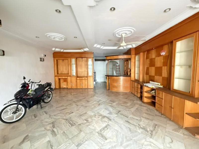 2-storey Terraced House for Sale in Pantai Jerejak (Bayan Lepas) - Bernard Chew - Living Room - PropertyGuru.com.my