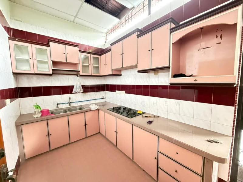 2-storey Terraced House for Sale in Pantai Jerejak (Bayan Lepas) - Bernard Chew - Kitchen - PropertyGuru.com.my