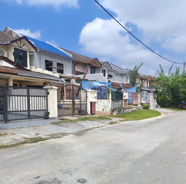 1.5-storey Terraced House for Sale in Bandar Kinrara (Selangor) - Sooi Har Ching - Exterior - PropertyGuru.com.my