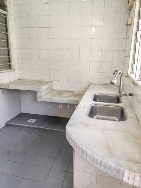 1.5-storey Terraced House for Sale in Bandar Kinrara (Selangor) - Sooi Har Ching - Kitchen - PropertyGuru.com.my